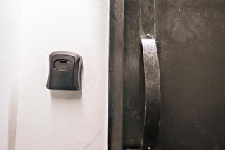 Artsy City Studio Apartment - 9