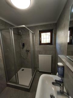 Spacious Room in Modern Flat - 5