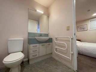 Spacious one bed apartment in city central - 6