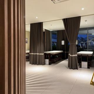 Elegant 1BR with Great View, Panoramic Pool Near Ortigas CBD - 24 - 1