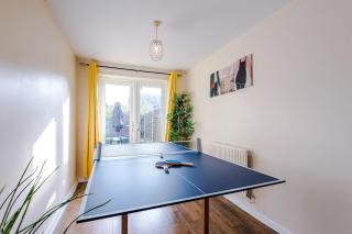 Cozy 3 Bed with PS4 and Parking by Vista Stays Short Lets Manchester - 0