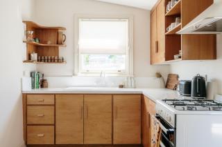 Beautifully Designed Getaway | Stylish & Bright - Kings Park - 8