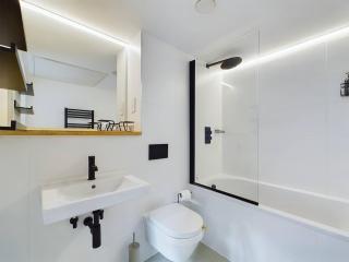 Leeds Oakwood Royale -Leeds -2 Beds - 9