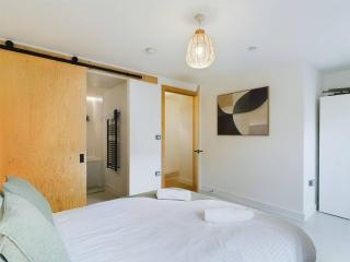 Leeds Oakwood Royale -Leeds -2 Beds - 3