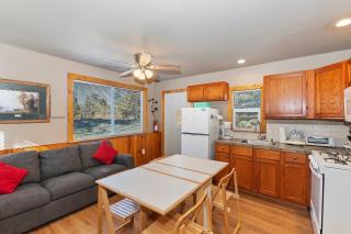 Rosy Cozy Cottage-Walk to Big Bear Lake - Big Bear Lake - 6