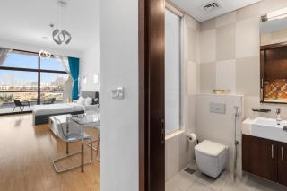 Bright Beachfront Studio with Breathtaking Views - 2