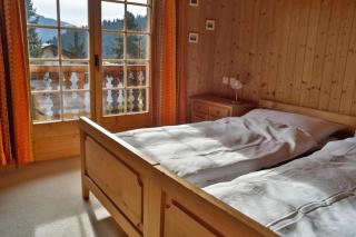 Haus 1 - 4.5 Zimmer Haus in ruhiger Wohngegend mit Garten - Laax-Murschetg - 4