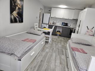 Студио за гости на град Бургас - 0