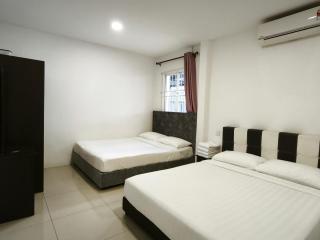 Miri Homie Homestay 1-Grd Flr 3 Rooms 12 Pax - Miri - 5