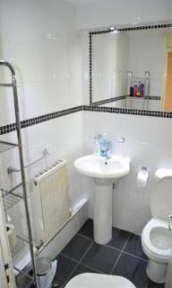 Victoria Centre Studio Apartments - City Centre in the Victoria Centre Shopping Centre next to Hilton Hotel with Kitchen and up to 4 Beds - Parking for Cars or High Top Vans from Five Pounds a Day - Close to Motorpoint Arena - Sunday 1pm Check-Out - Nottingham - 4