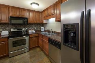 Enjoy snowball fights or romantic nights in a 1BD vacation apartment - 3