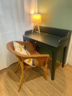 Serene 1BR Oasis in the Heart of Sens Center - Sens - 2