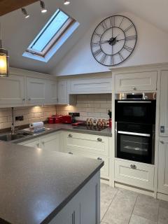 Modern 1-Bedroom Apartment in Holt - 4
