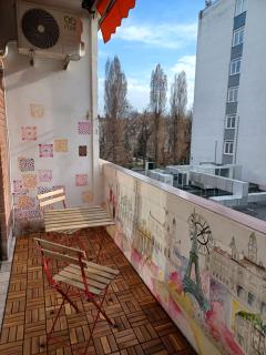 Hero's Square Apartment - Budapest - 2