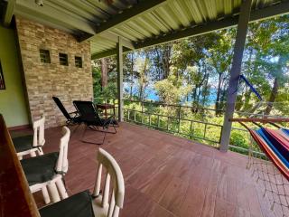 Zen Zaru hidden hotel from the busy road - Quepos - 6