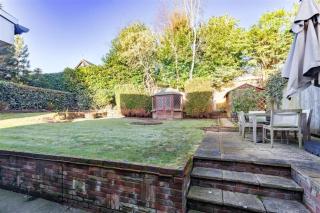 Luxury 4-Bed Family Home in Epping with Parking by LMV Property - Epping - 2