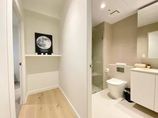 Modern Comfort - 2B2B with Balcony & Parking - Melbourne - 4