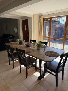 Private Five Bedroom Bungalow in Chertsey - 9