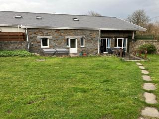 Glanmwrwg Barn - Llanelli - 0
