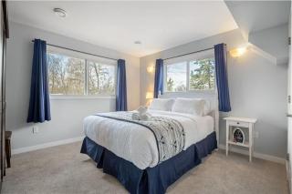 Lake Vibes 3 BD 1 BA Cottage steps from the Lake - 6