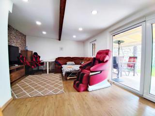 Cozy Corner Studio with Kitchen& Private Bath - Koper - 9