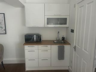 Spacious studio with free EV recharge overnight - Watford - 4