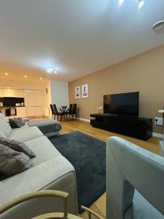 Modern 2-Bedroom Flat Near Wembley - 9 Minutes from Park Royal Station - Londra - 9