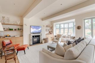 Luxury open plan 5 bed house with garden & parking - 9