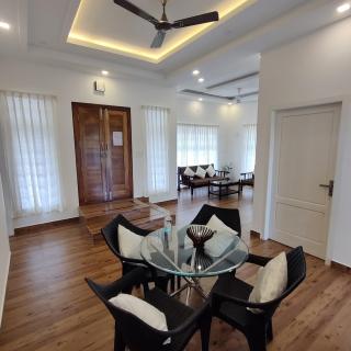 WHITE VIVID Homestay - Pīrmed - 4