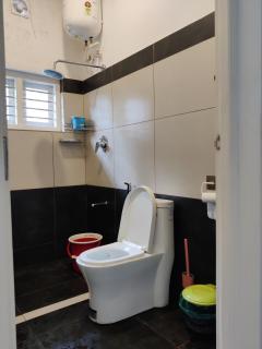 WHITE VIVID Homestay - Pīrmed - 3