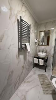 DeLin Hotel And Tours - Yerevan - 7
