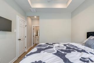 Posh royalty living in a gated new neighborhood! - 6