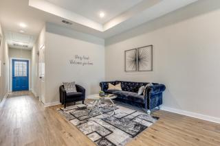 Posh royalty living in a gated new neighborhood! - 9