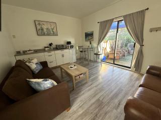 Westshore Garden Escape - Victoria - 7