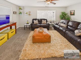 Main St New with AC Monthly stays Charming Cottage KING BED - Philomath - 3