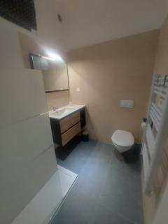 Chambre confortable et indépendante - Proche aéroport, Lyon et la Plaine de l'Ain - 2