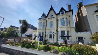 Bryn Derwen with Private Car Park - Llandudno - 8