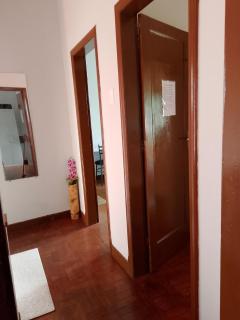 Quarto com varanda em casa próxima a área hospitalar em BH - Belo Horizonte - 1