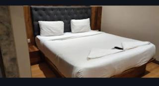 Glitz Hotels New Pacific - Nr International Airport Mumbai - 3