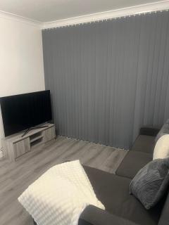 Jay3 Suites - Modern, Spacious & Charming One Bedroom Apartment in Dagenham - Dagenham - 4