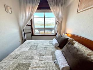 Holibai, Mariño, Viva la Experiencia del Mar Desde su Terraza, Baiona, Galicia - 2