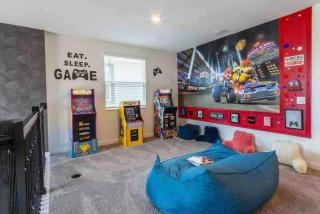 Pool Spa Arcade Games - 5 min walk to Water Park - 9