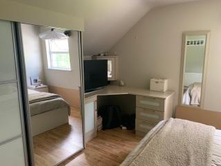 Large detached 3 bedroom house - - 9