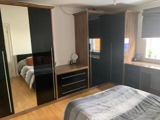 Large detached 3 bedroom house - - 8