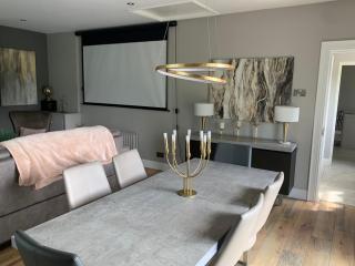 Large detached 3 bedroom house - - 7
