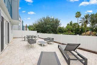 Resort-Style 4-Bed Loft Condo - 8