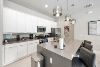 Resort-Style 4-Bed Loft Condo - 2