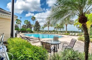 Massive 4 000 sqft Luxury Duplex - 9