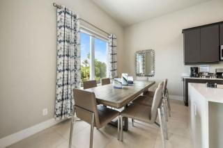 Massive 4 000 sqft Luxury Duplex - 2