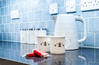 Elegant 5-Bedroom Home - Hainault, Ilford - - 9